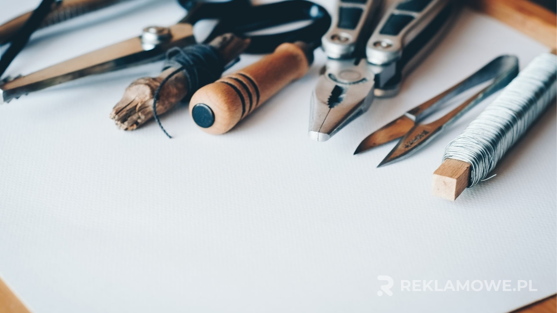 Jak wybrać najlepsze narzędzia reklamowe w 2025 roku Zestaw najlepszych narzędzi reklamowych